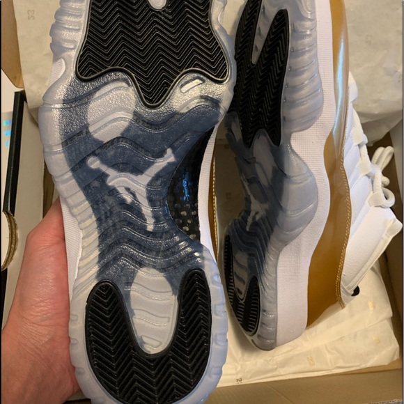 Bnwt Air Jordan Gold size 11 - Picture 5 of 5